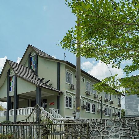 Oyo 90451 Bangi Moya Guesthouse Exterior photo