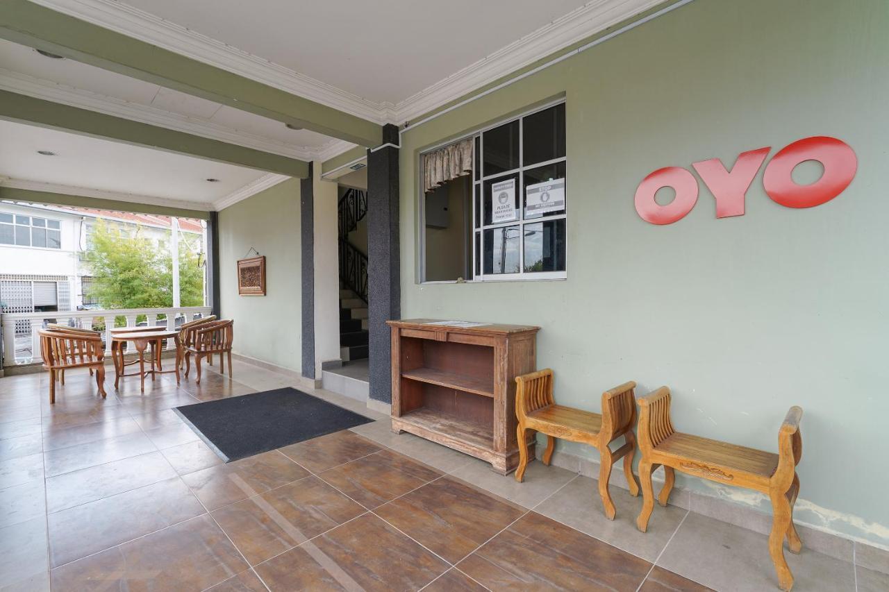 Oyo 90451 Bangi Moya Guesthouse Exterior photo