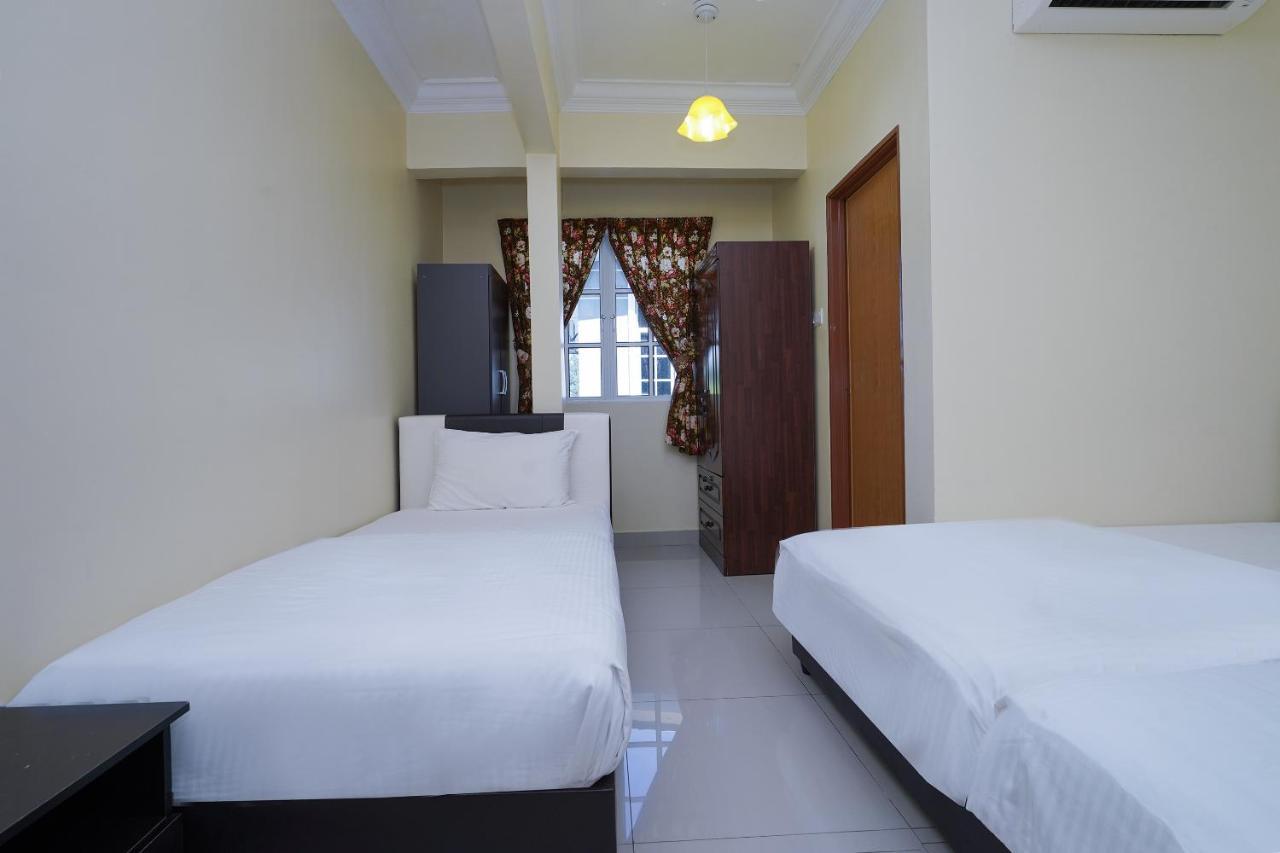 Oyo 90451 Bangi Moya Guesthouse Exterior photo