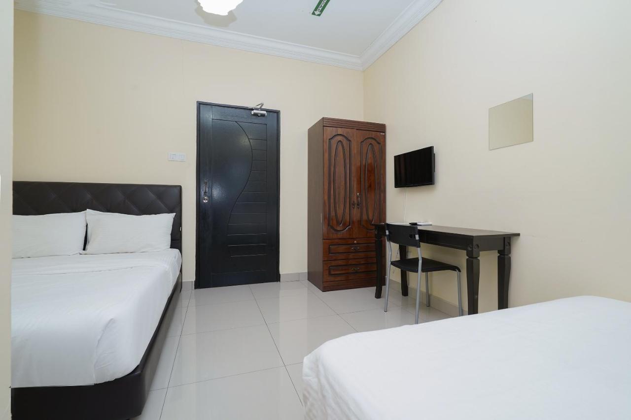 Oyo 90451 Bangi Moya Guesthouse Exterior photo